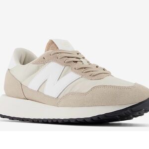 NIB New Balance 237 Size 9 width (B) Women’s 70’s Retro Sneakers, Off White/Sand